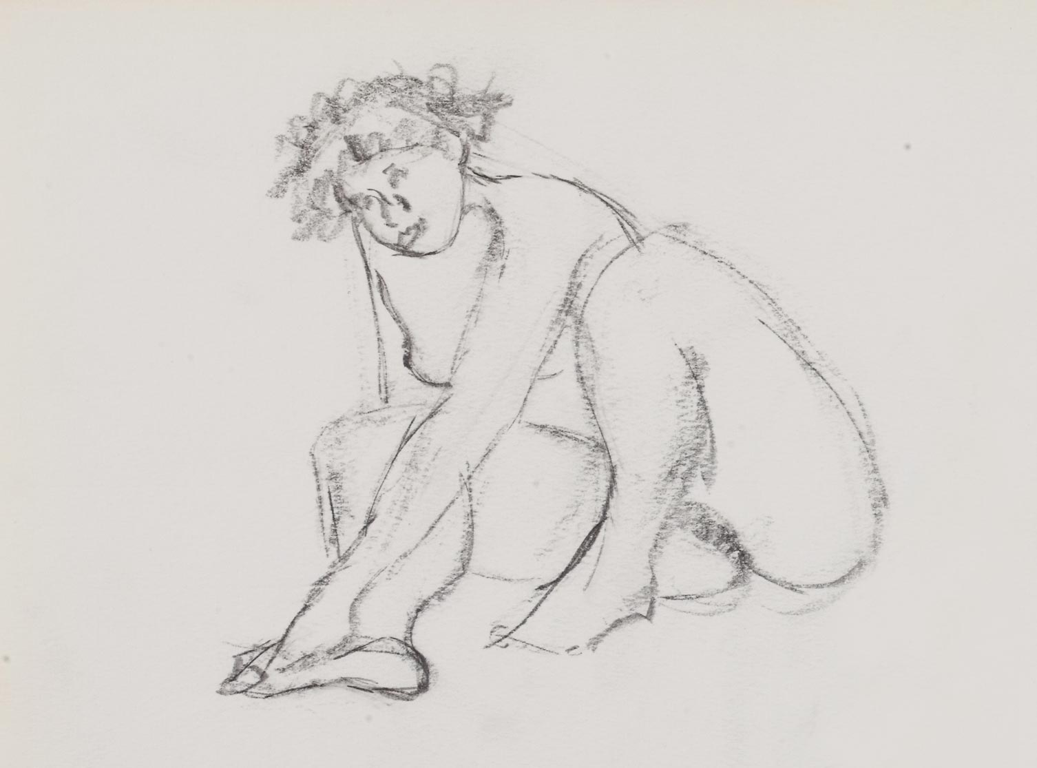 Croquis au crayon d'une femme nue assise.